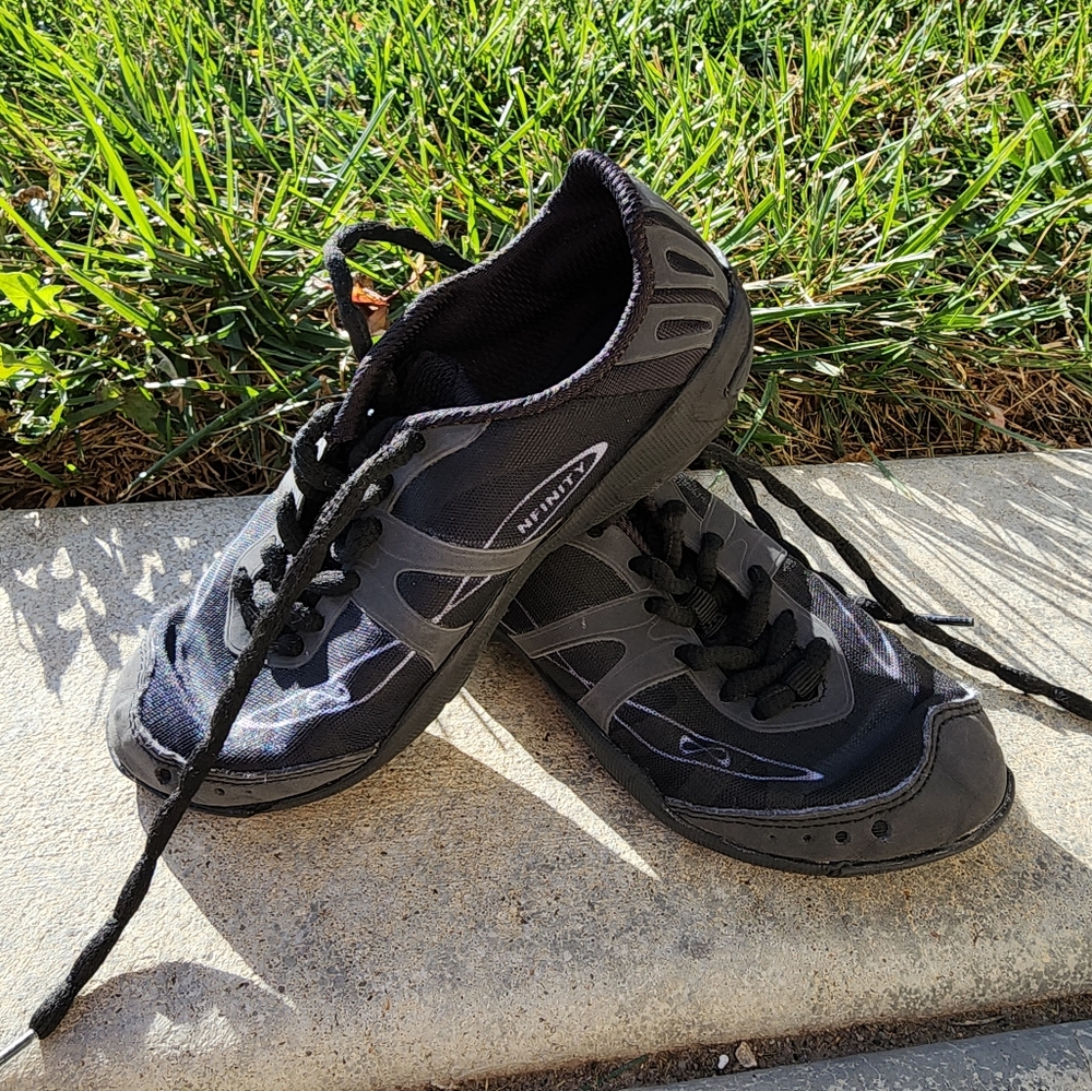 NEVER WORN- Nfinity Vengeance Black Youth size 2